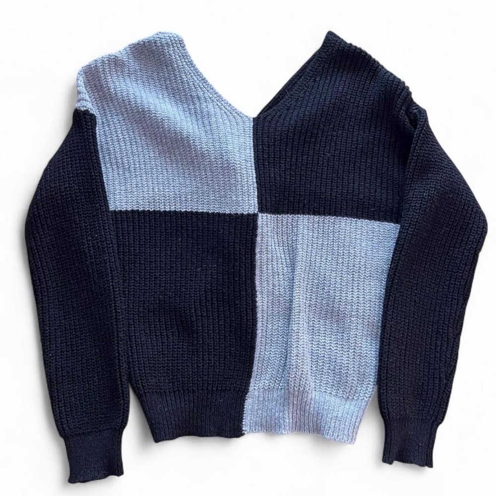 Two-Tone V-Neck Twist Back Knit Sweater